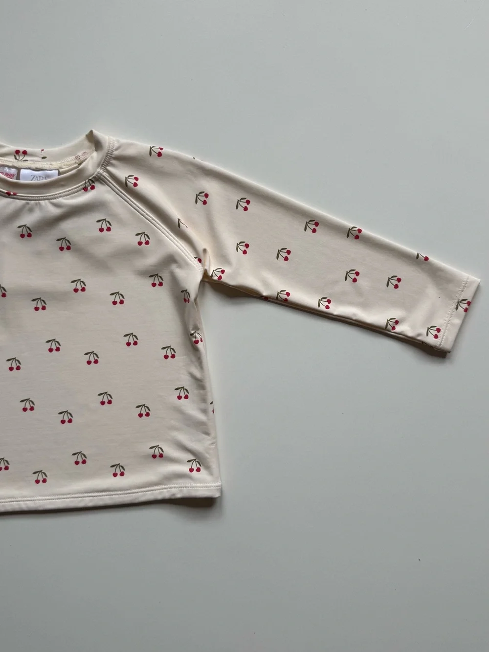 Zara Girls Long-Sleeve Rashguard Swim Top with Cherry Print, Ivory (Ecru) - 2Y